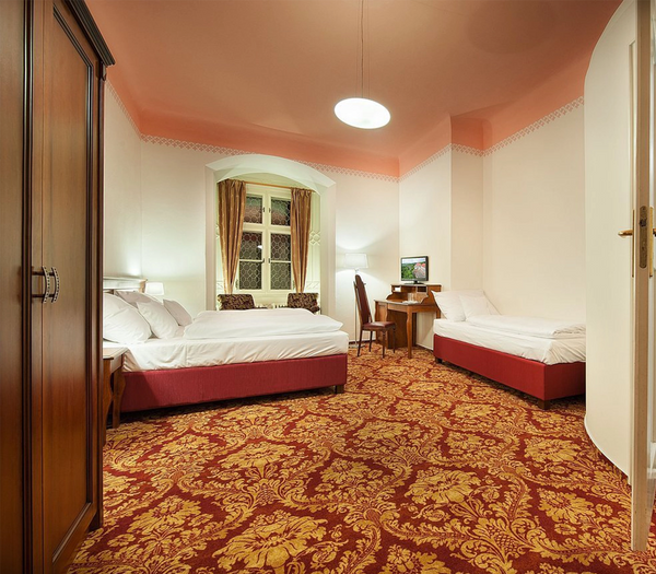 EA Zámecký hotel Hrubá Skála — gallery image 2