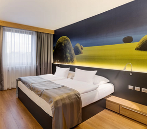 Expo Hotel — gallery image 1