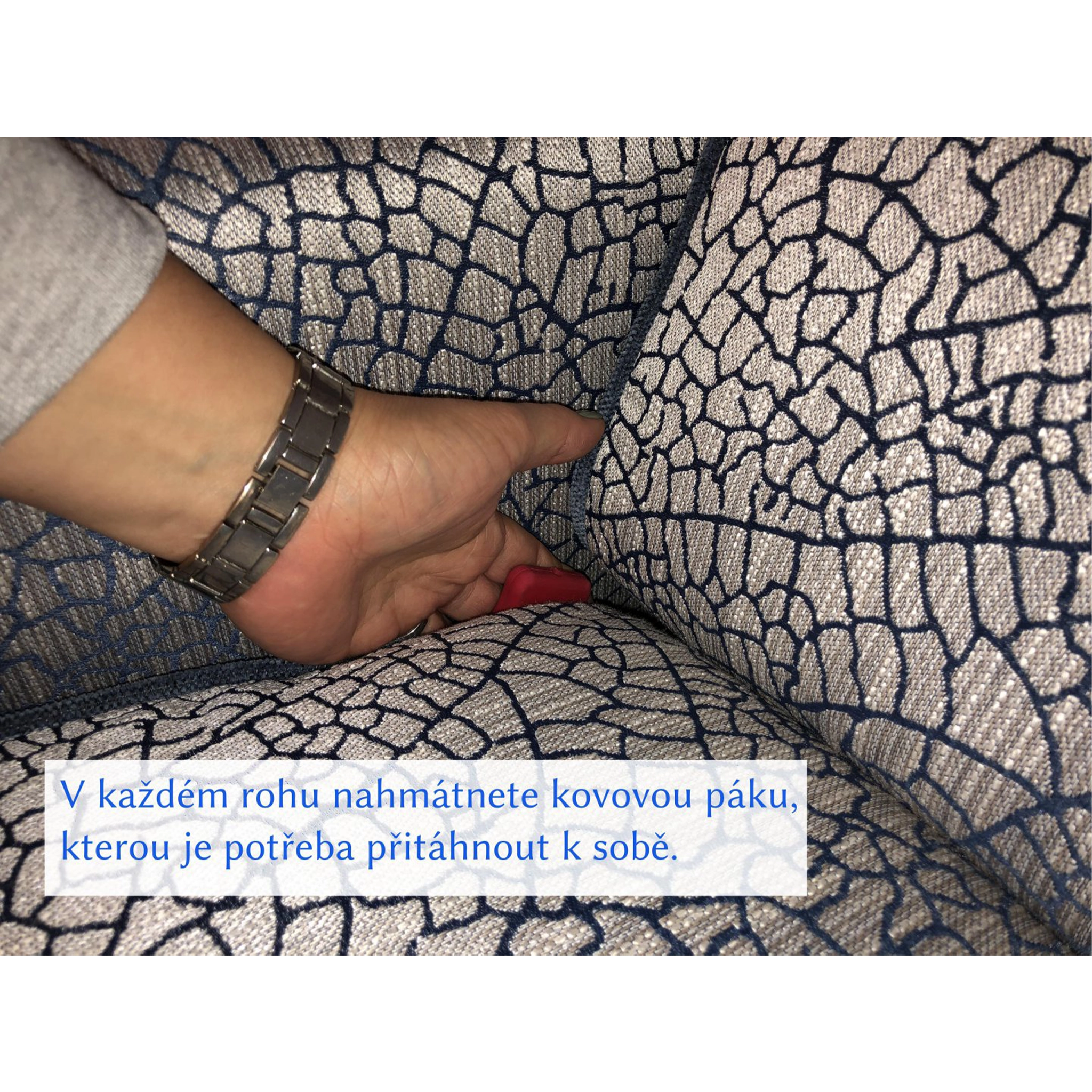 Mechanismus pro snadný pohyb sofa