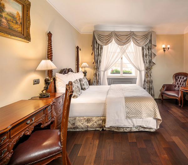 Iron Gate Hotel & Suites — gallery image 1